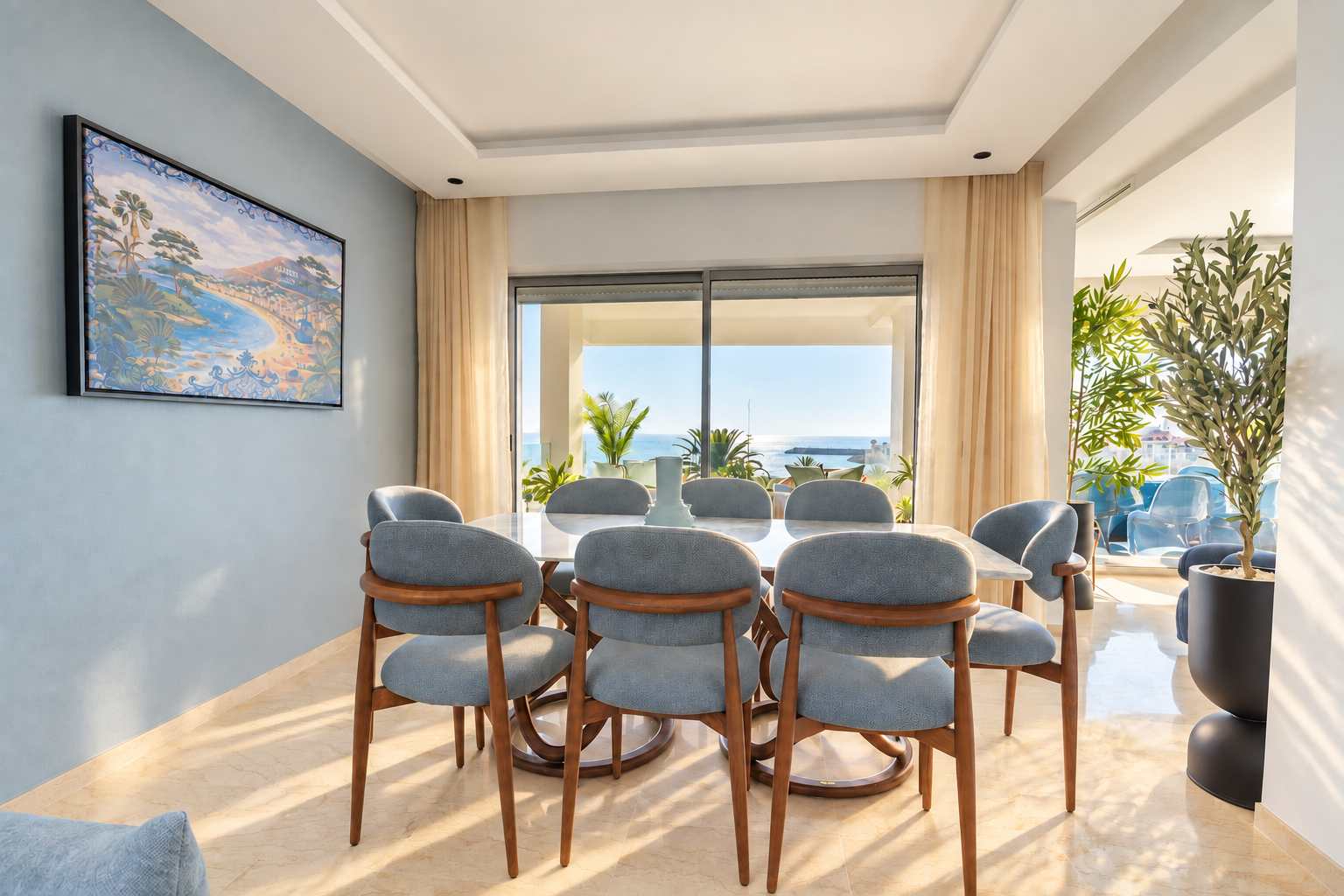Salle à manger aux assises bleues
