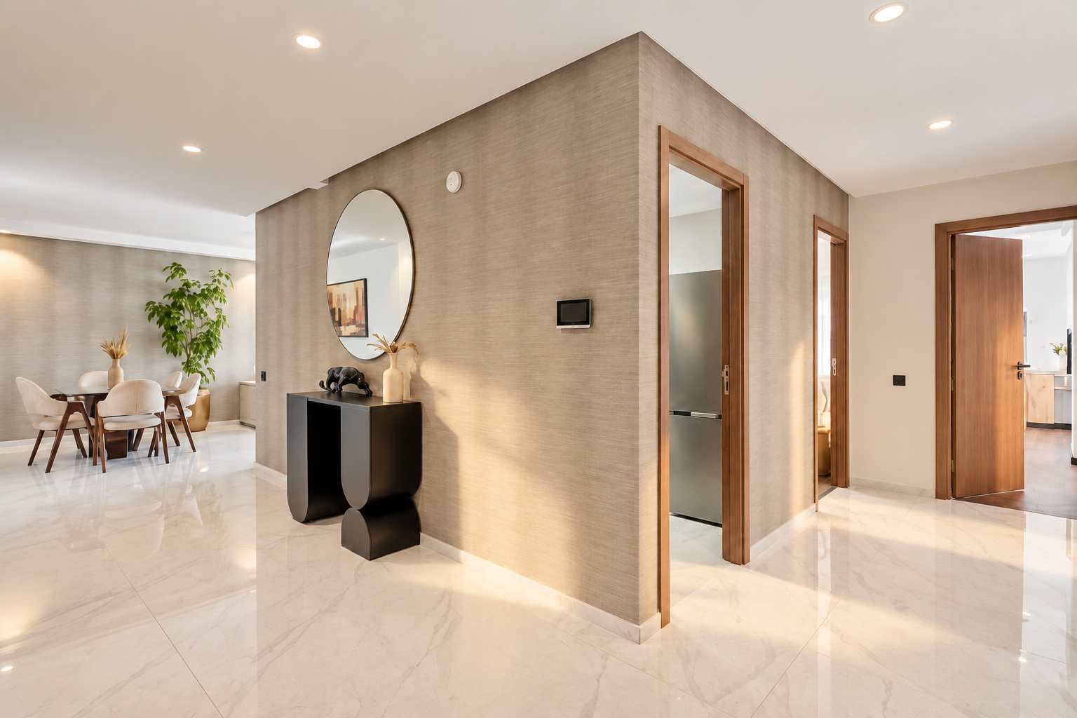 Entrée habillée de bois et miroir