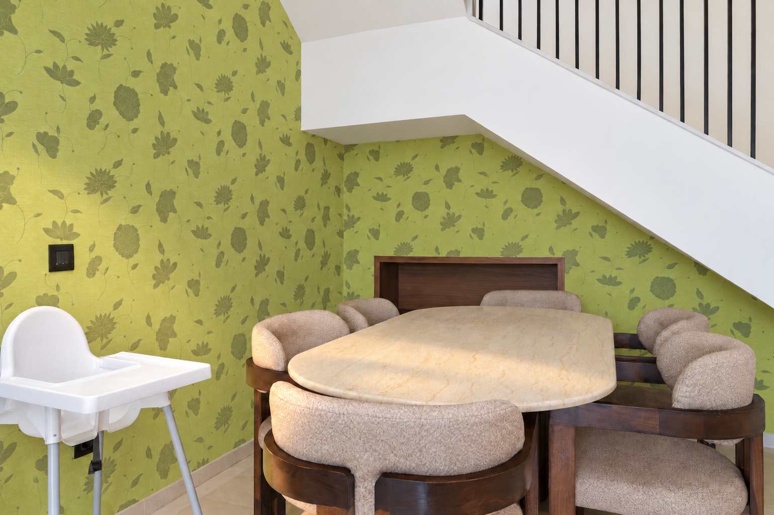 Coin repas sous l’escalier