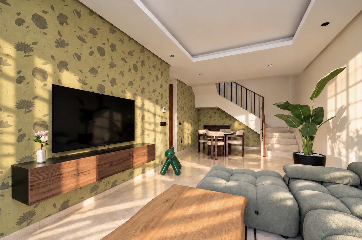 Salon ouvert sur le coin repas et l’escalier du duplex